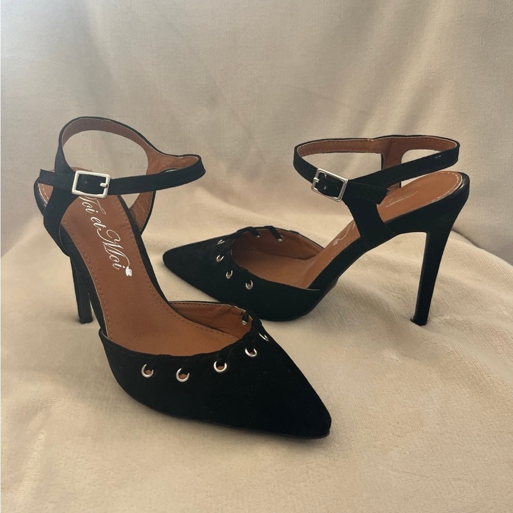 Black suede sandal size 7